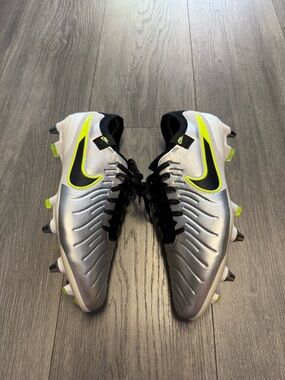 Nike Tiempo Legend 10 Elite SG PRO Player Bosnia Soccer Cleats FN7283-001